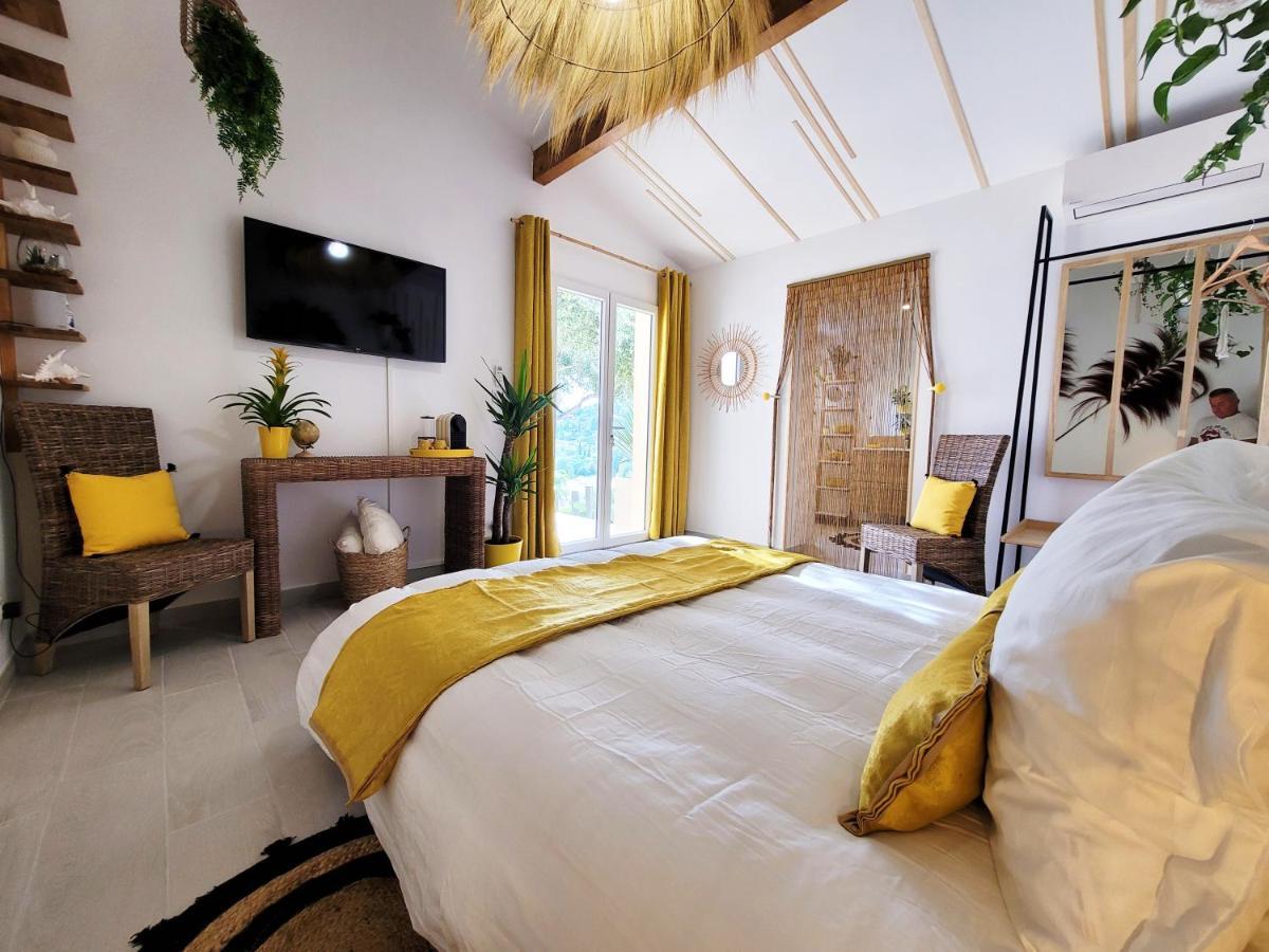 Le Nid Bleu Bed & Breakfast Le Beausset Exterior photo